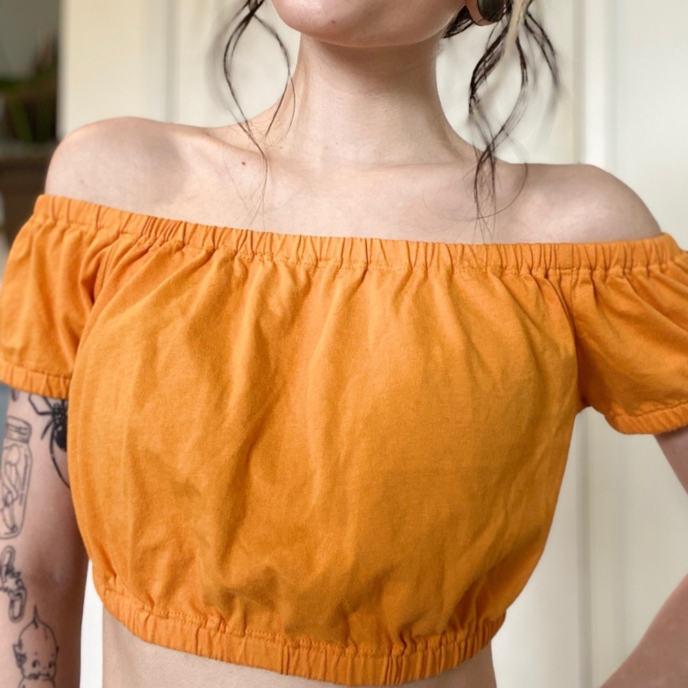 Aritzia Wilfred off the shoulder crop top